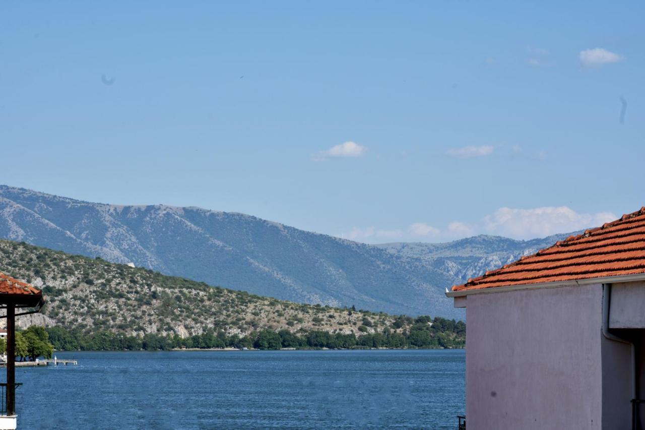 Κεντρικό Και Ευρύχωρο Οροφοδιαμέρισμα Kastoriá Eksteriør bilde